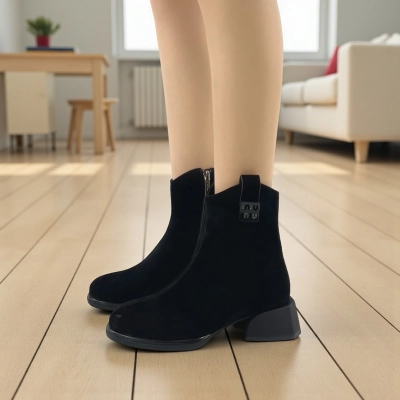 Женские зимние ботинки на каблуке W94-3 натуральная замша черные Женские зимние ботинки на каблуке W94-3 натуральная замша черные