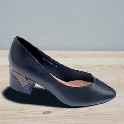 Туфли женские MOLO прессованная кожа черные 12556 Туфли женские MOLO прессованная кожа черные 12556