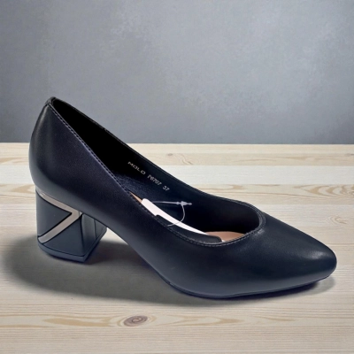 Туфли женские MOLO прессованная кожа черные 12558 Туфли женские MOLO прессованная кожа черные 12558