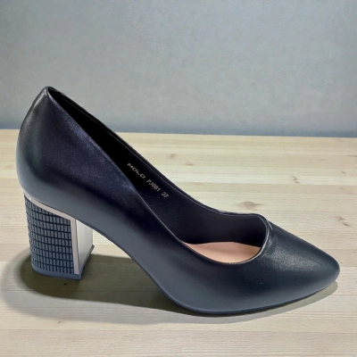 Туфли женские MOLO прессованная кожа черные 12561 Туфли женские MOLO прессованная кожа черные 12561