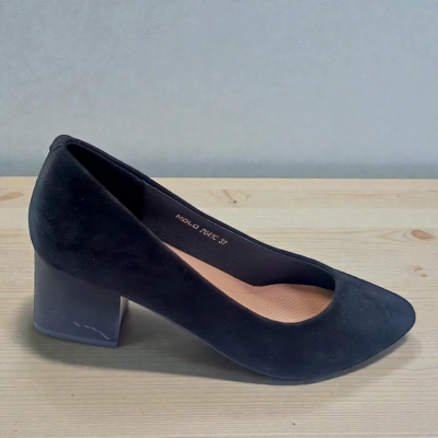 Туфли женские MOLO прессованная замша черные 12580 Туфли женские MOLO прессованная замша черные 12580