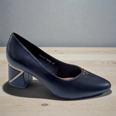 Туфли женские MOLO прессованная кожа черные 12582 Туфли женские MOLO прессованная кожа черные 12582