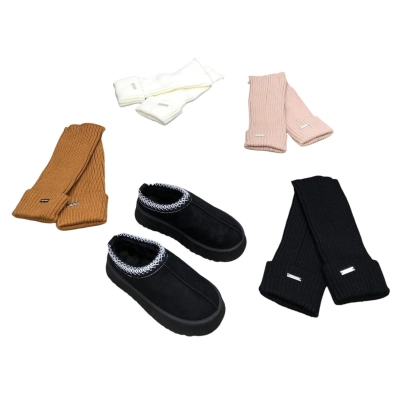 Угги женские на зиму с носками короткие искусственный замша черные 8945 Угги женские на зиму с носками короткие искусственный замша черные 8945