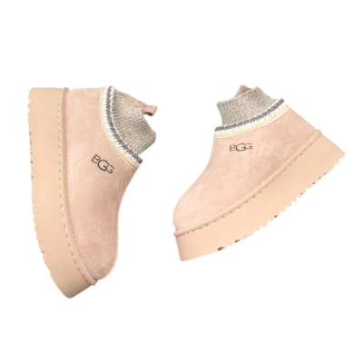 Угги женские с носками на зиму короткие искусственная замша пудровые 8889 Угги женские с носками на зиму короткие искусственная замша пудровые 8889