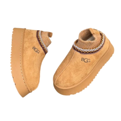 Угги женские с носкам на зиму короткие искусственная замша песочные 8891 Угги женские с носкам на зиму короткие искусственная замша песочные 8891