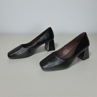 Туфли женские на каблуке искусственная кожа черные 12052 Туфли женские на каблуке искусственная кожа черные 12052