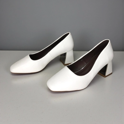 Туфли женские на каблуке искусственная кожа белые 12053 Туфли женские на каблуке искусственная кожа белые 12053