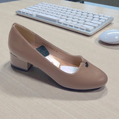 Туфли женские MOLO прессованная кожа бежевые 12457 Туфли женские MOLO прессованная кожа бежевые 12457