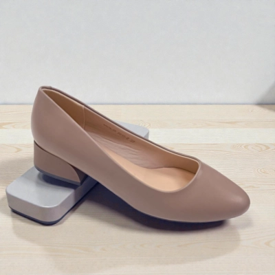 Туфли женские MOLO прессованная кожа бежевые 12460 Туфли женские MOLO прессованная кожа бежевые 12460