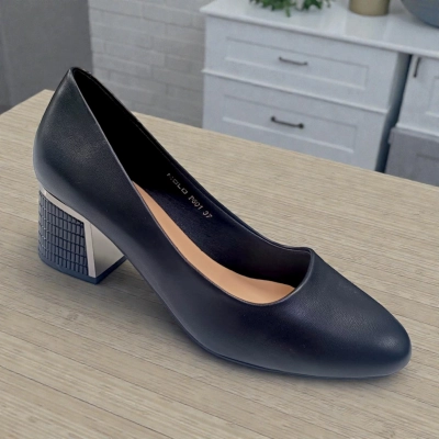 Туфли женские MOLO прессованная кожа черные 12463 Туфли женские MOLO прессованная кожа черные 12463