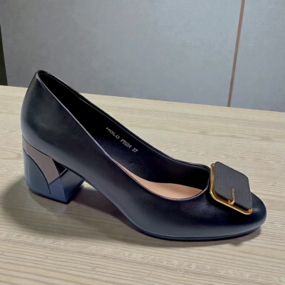 Туфли женские MOLO прессованная кожа черные 12472 Туфли женские MOLO прессованная кожа черные 12472