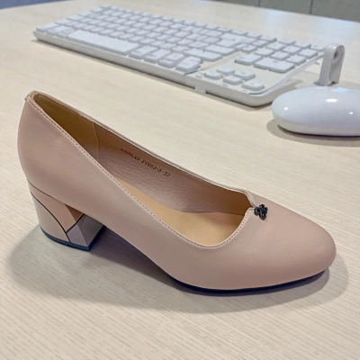 Туфли женские MOLO прессованная кожа бежевые 12490 Туфли женские MOLO прессованная кожа бежевые 12490