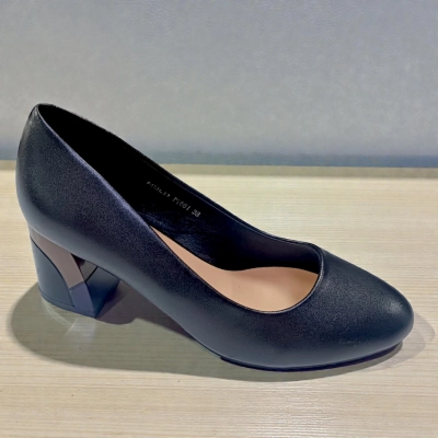 Туфли женские MOLO прессованная кожа черные 12498 Туфли женские MOLO прессованная кожа черные 12498