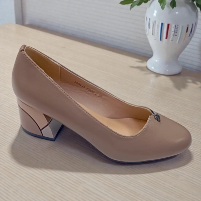 Туфли женские MOLO прессованная кожа бежевые 12510 Туфли женские MOLO прессованная кожа бежевые 12510