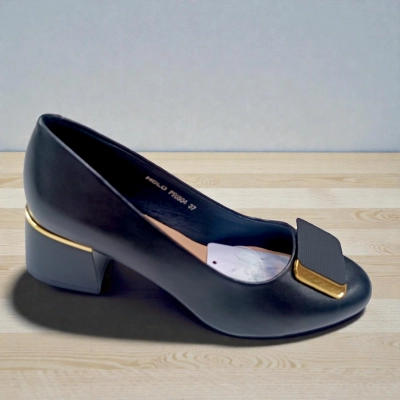 Туфли женские MOLO прессованная кожа черные 12515 Туфли женские MOLO прессованная кожа черные 12515