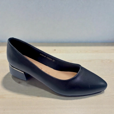 Туфли женские MOLO прессованная кожа черные 12525 Туфли женские MOLO прессованная кожа черные 12525