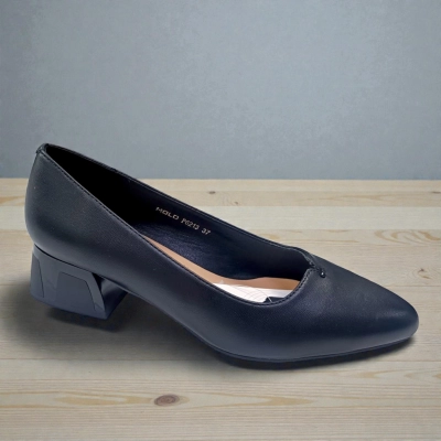 Туфли женские MOLO прессованная кожа черные 12531 Туфли женские MOLO прессованная кожа черные 12531