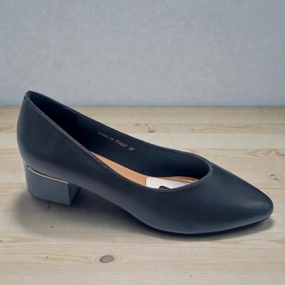 Туфли женские MOLO прессованная кожа черные 12544 Туфли женские MOLO прессованная кожа черные 12544